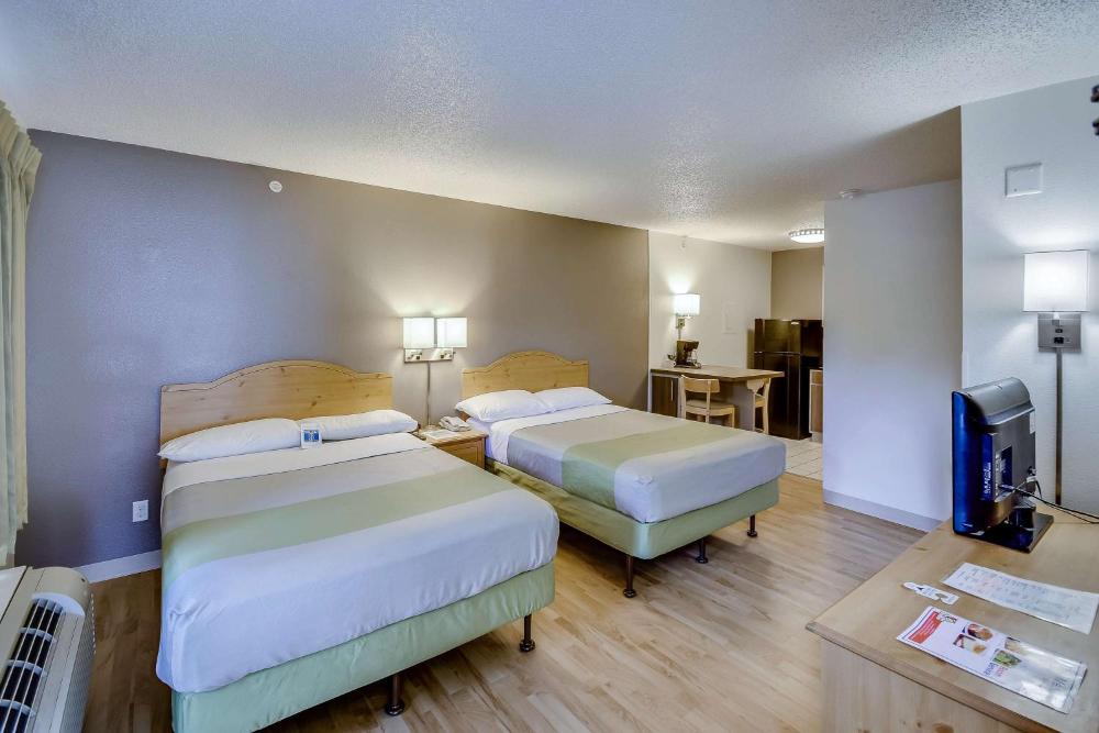 2 Full Beds | Smoking interior